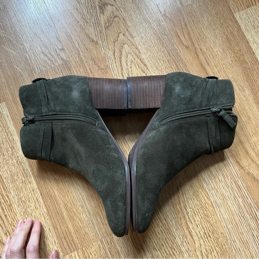Violet & Red Jenna Suede Ankle Booties Olive Green Size 7.5 Stacked Heel